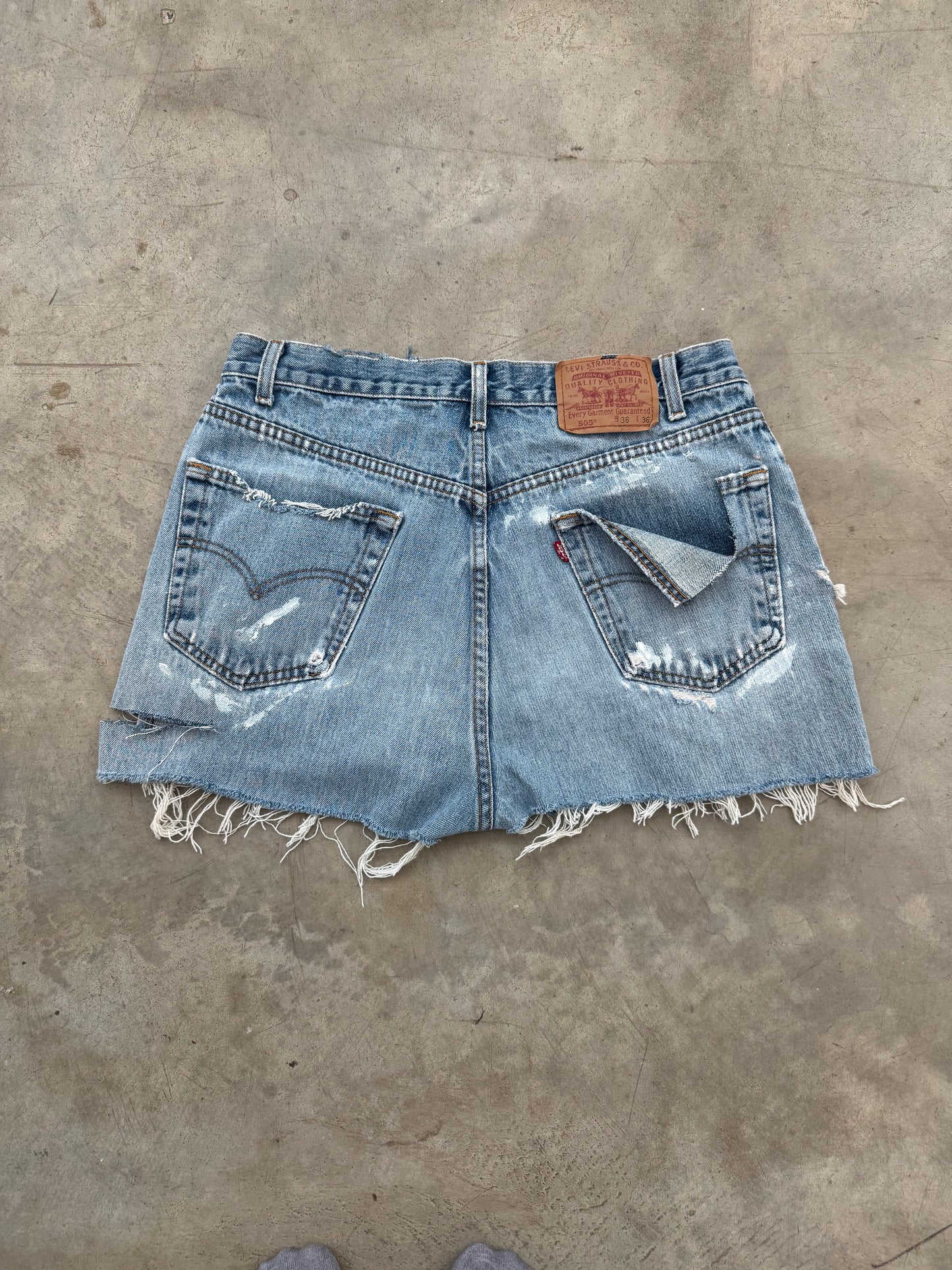 LEVI SHORTS (32)