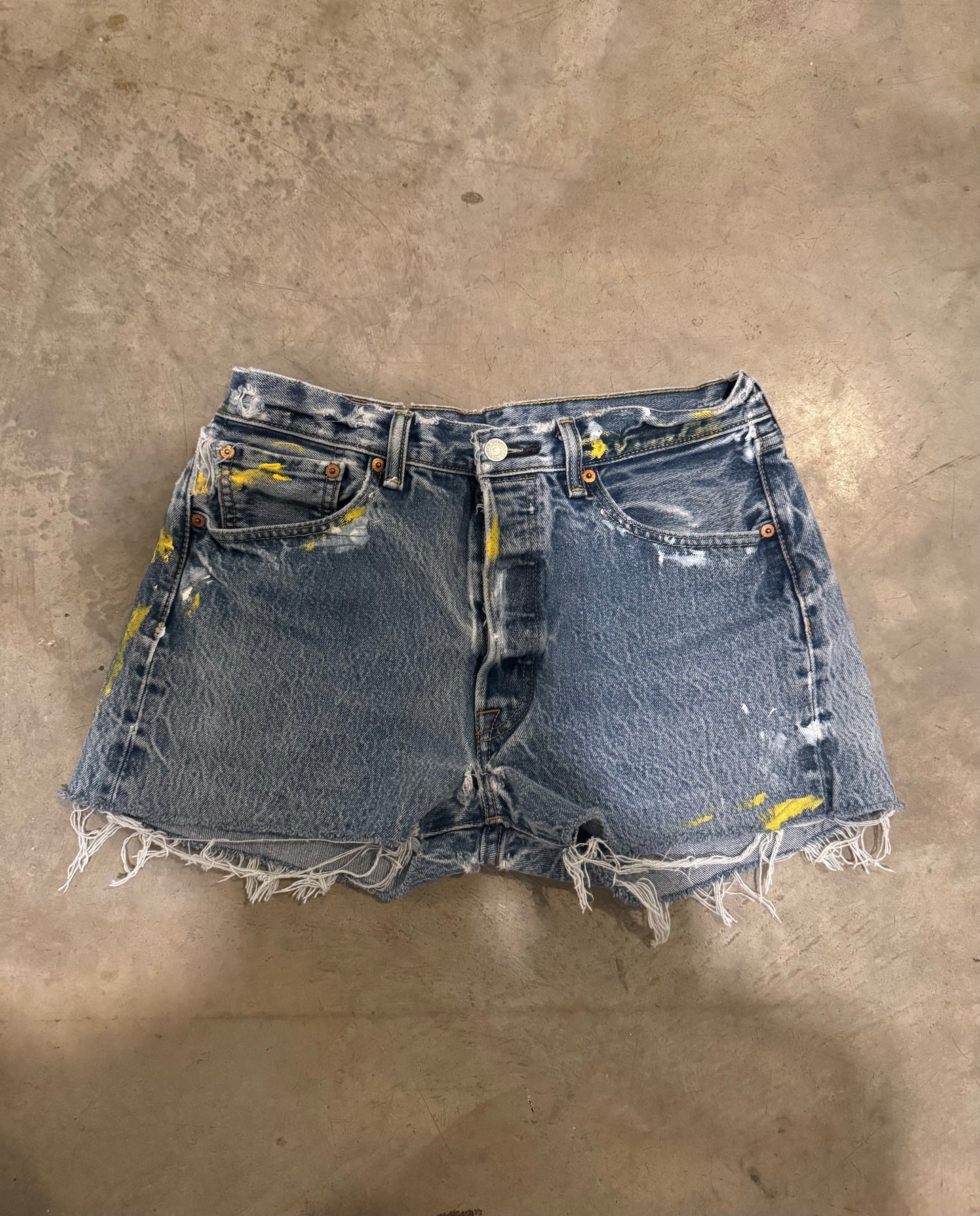 VINTAGE LEVI SHORTS (29/“30)