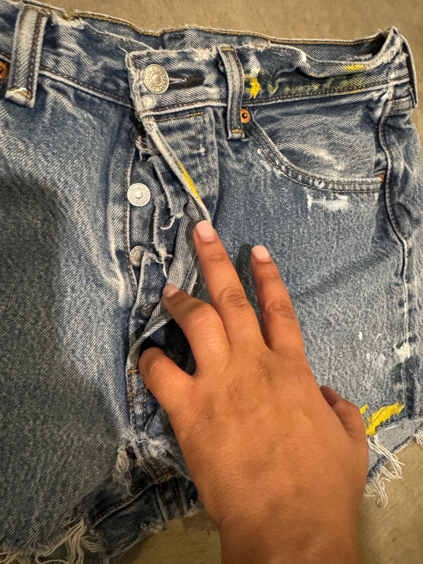 VINTAGE LEVI SHORTS (29/“30)
