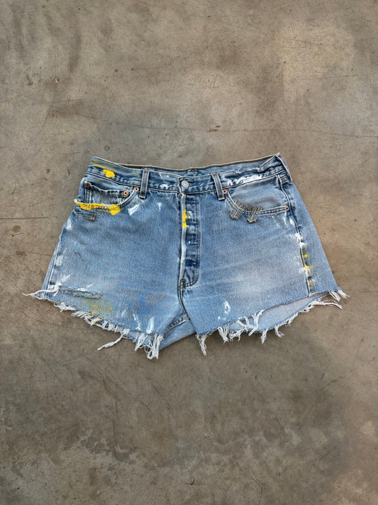 VINTAGE LEVI SHORTS (31)