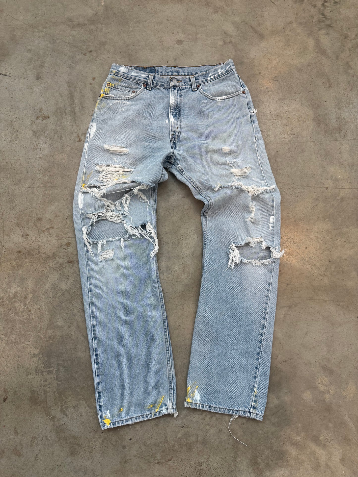 VINTAGE LEVI JEANS (30/31) length 32