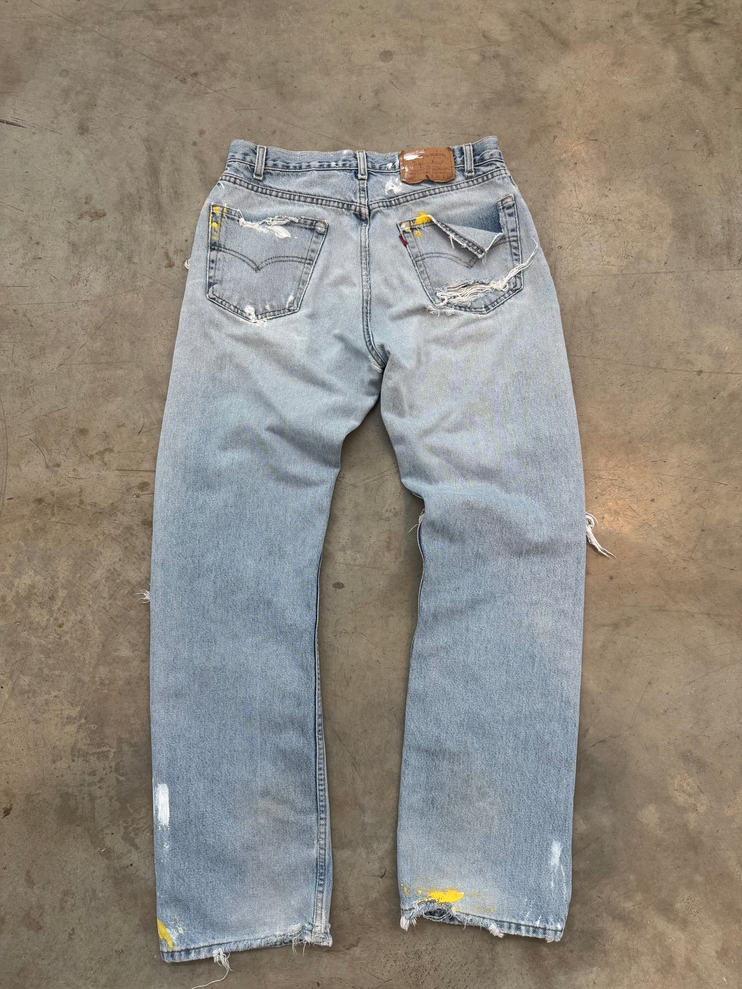 VINTAGE LEVI JEANS (30/31) length 32