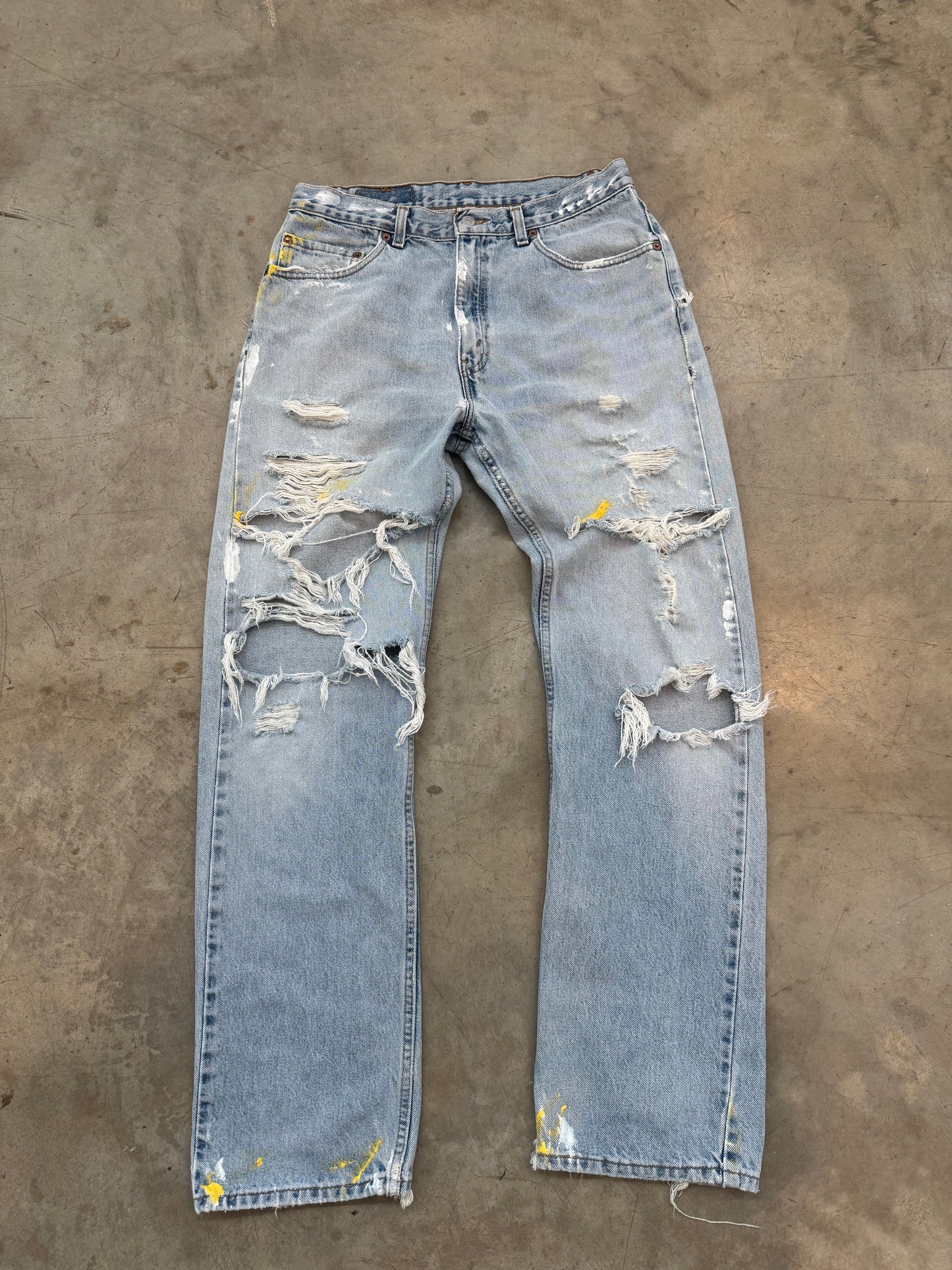 VINTAGE LEVI JEANS (30/31) length 32